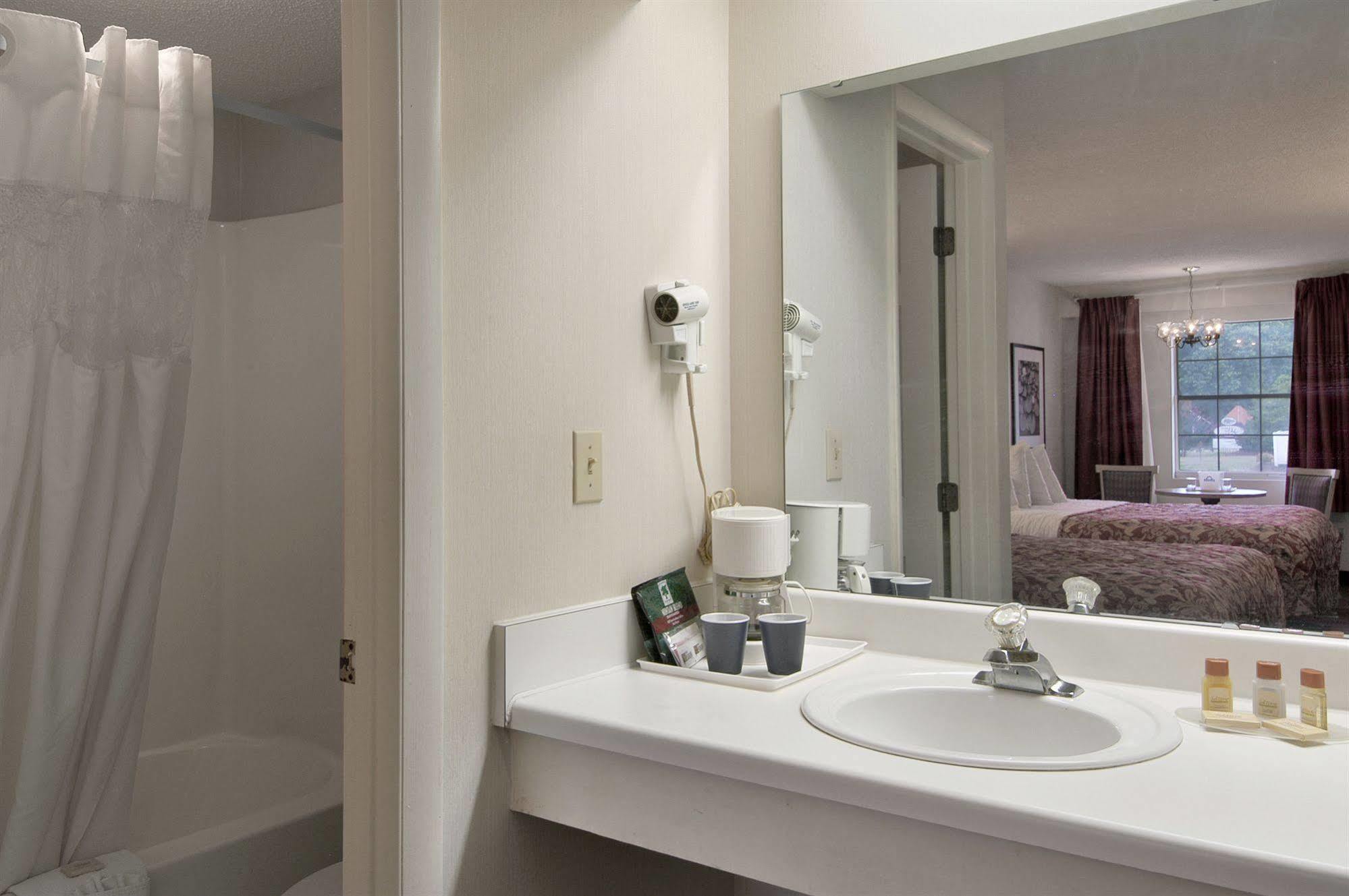 Bourbon Capital Inn Bardstown Esterno foto